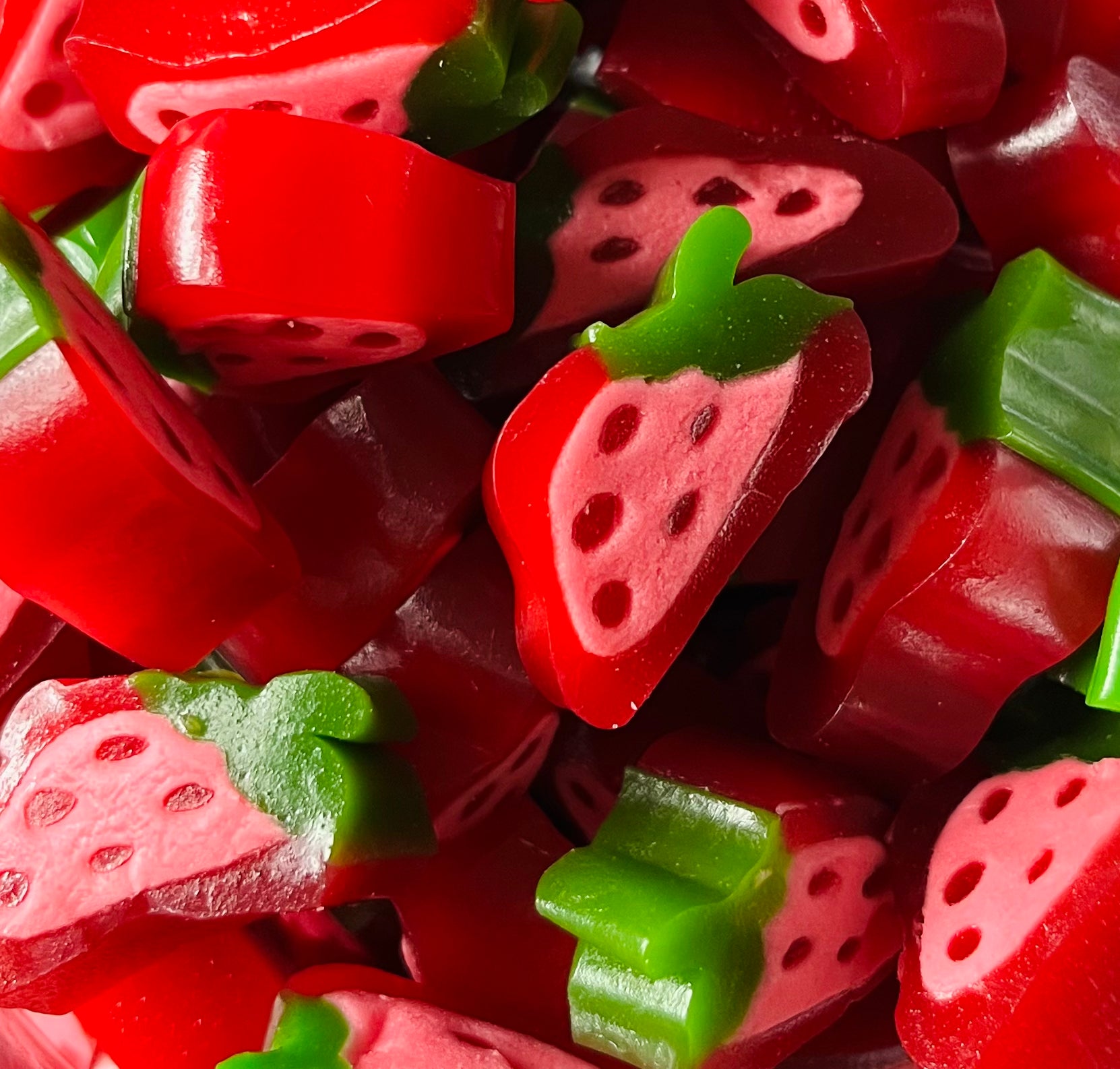 STRAWBERRY LIQUORICE SLICES